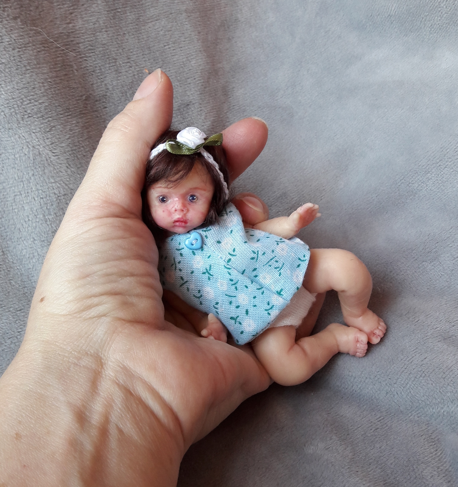 4,3'' 60g Full Platinum Silicone Mini Baby Eyes Closed Pocket Girl Sleeping Doll 
