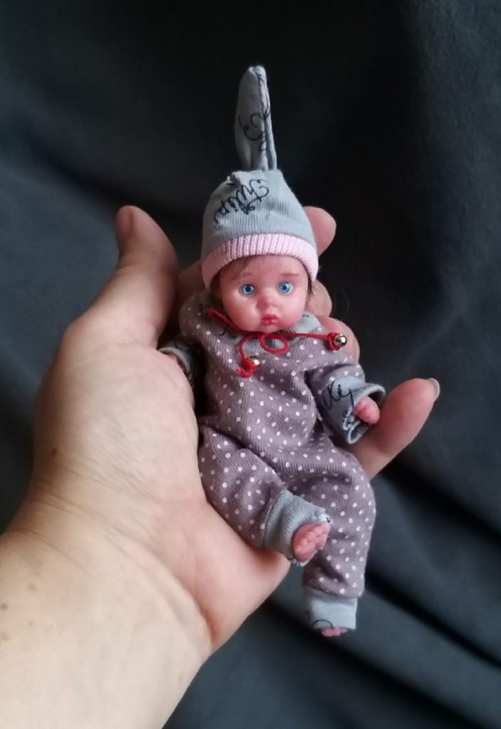 Minireborn  with pacifier and bootle, original clothes